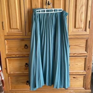 Sagey Green Women’s A-line Midi Skirt